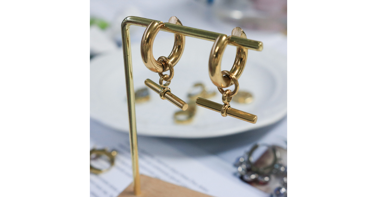 Shop Trendy Minimalist Gold Hoop Earrings – 2025 Guide
