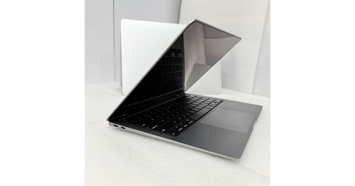 mac air m1 retina display close-up