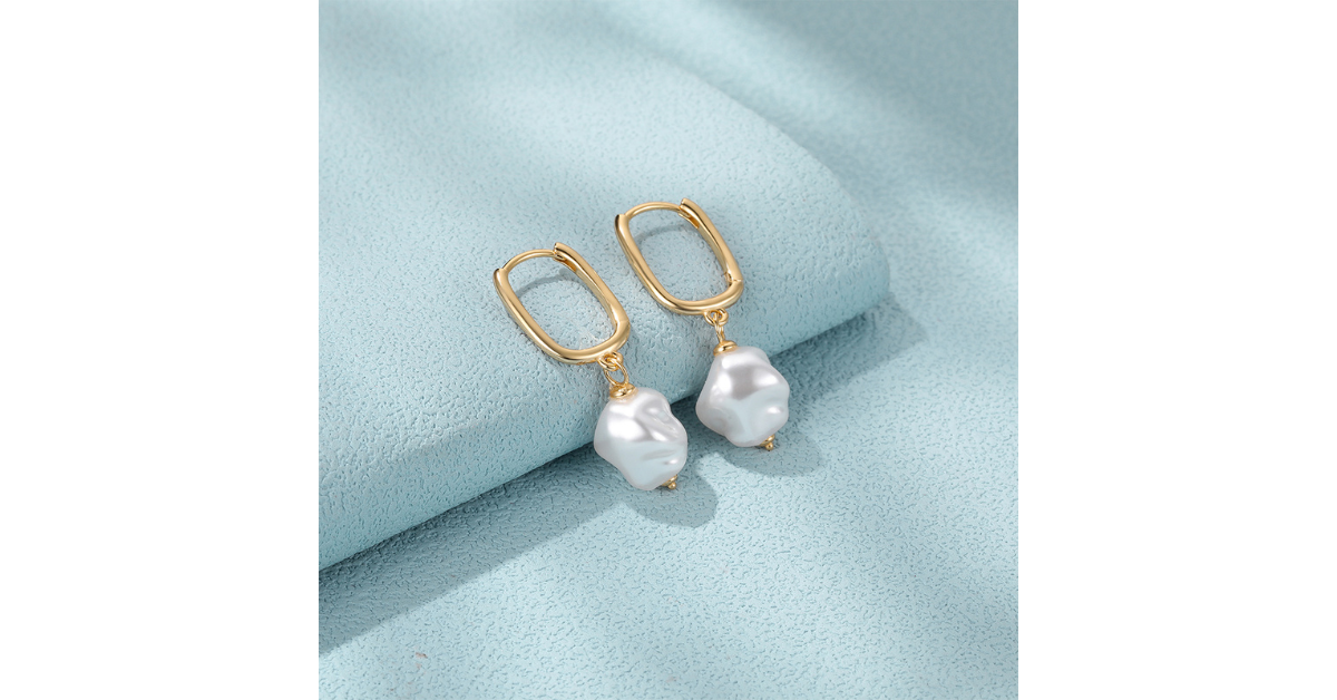 The Ultimate Guide to Buying Gold Hoop Earrings with Pearls