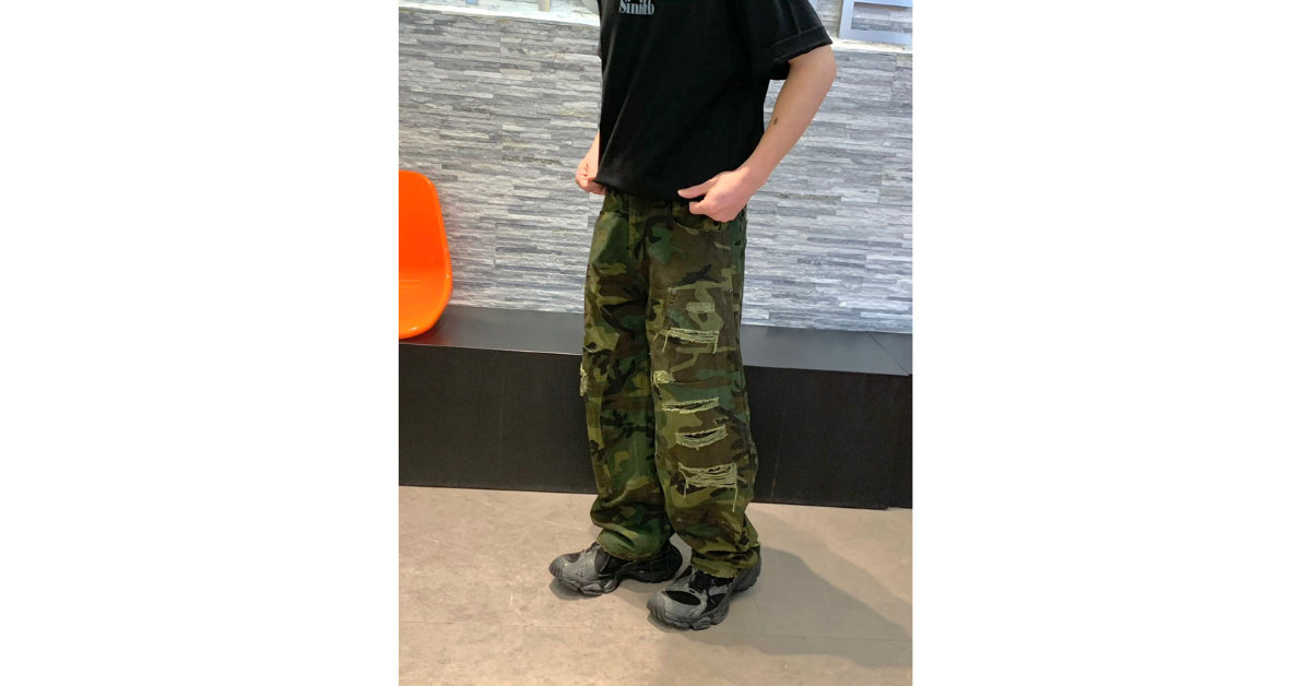 Rugged urban street style outfit with cargo pants