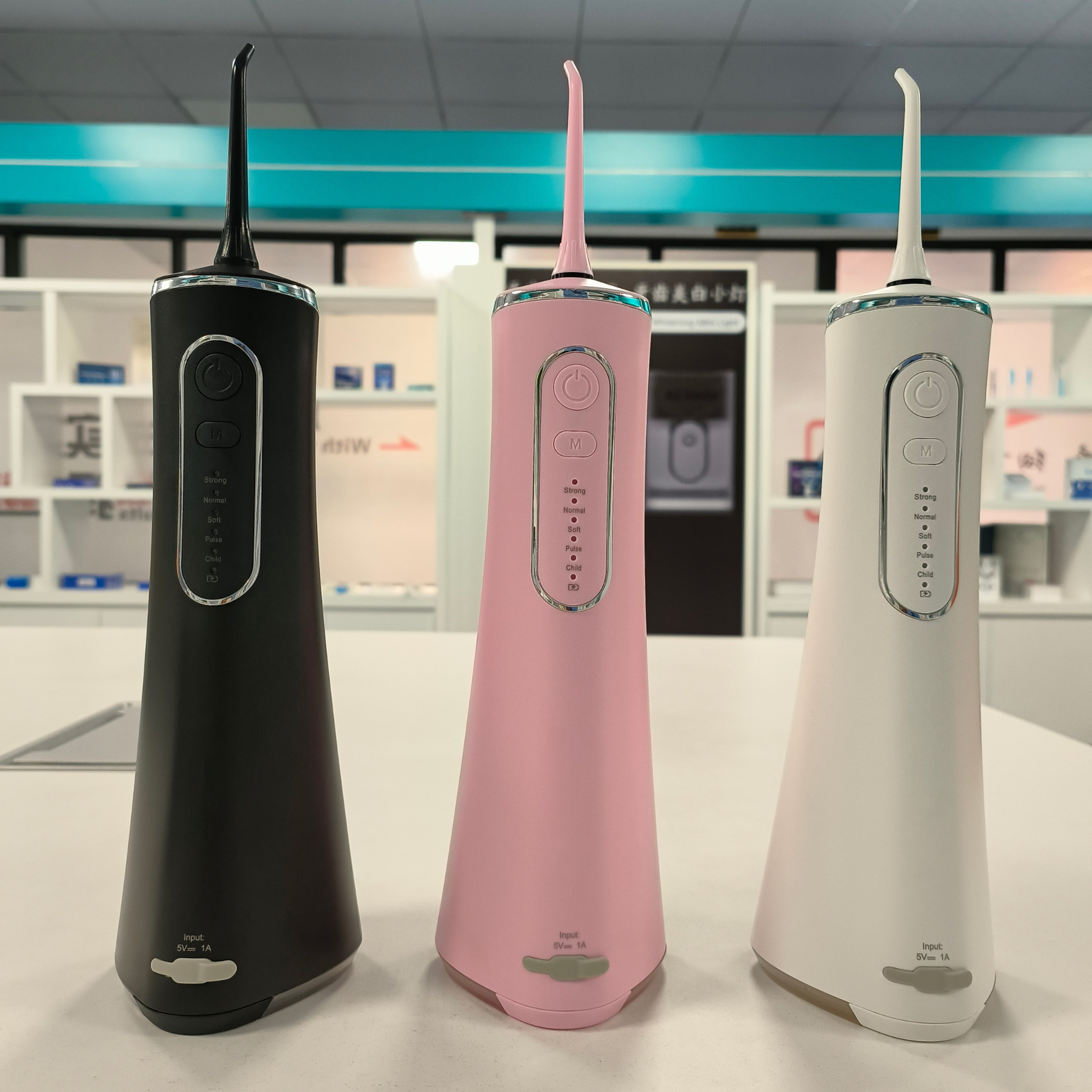 Cordless Water Flosser featuring USB Type-C charging and a rechargeable 1500mAh battery for convenient use.