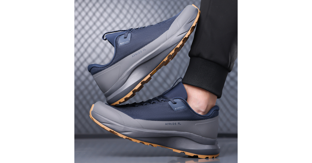 Outdoor sneakers for all-season wear