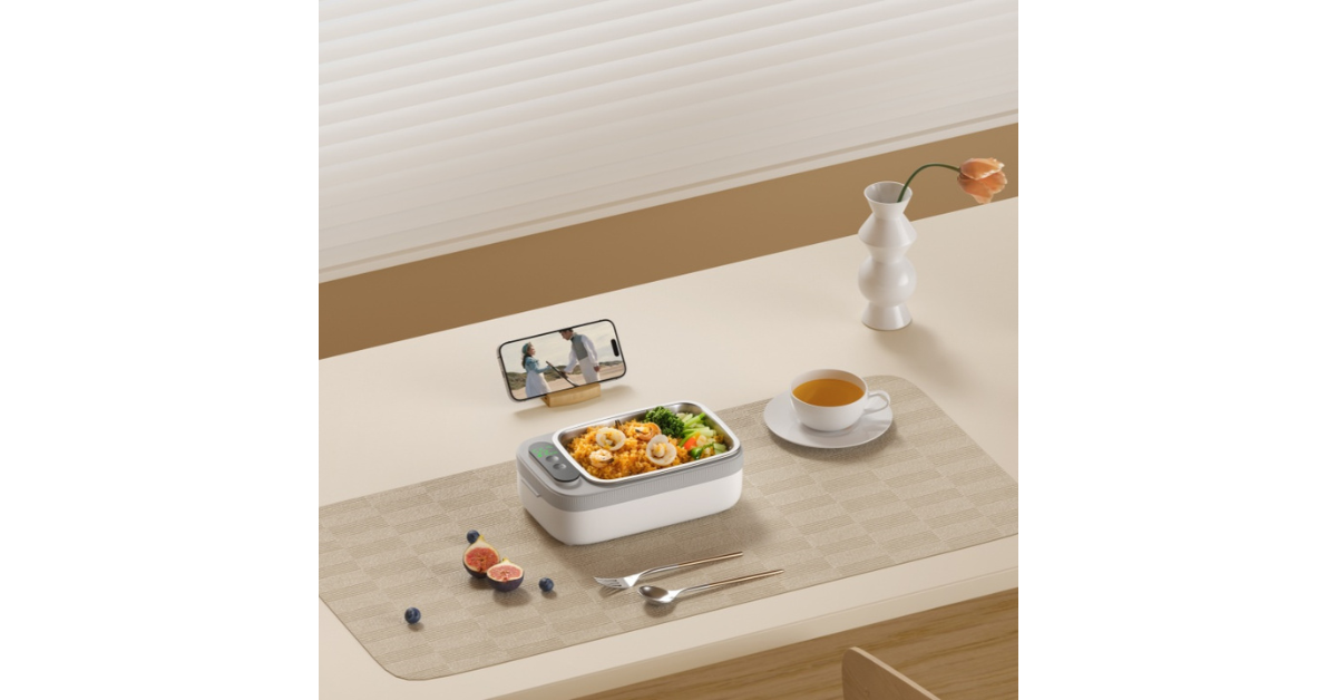 Rechargeable lunch warmer for car and camping
