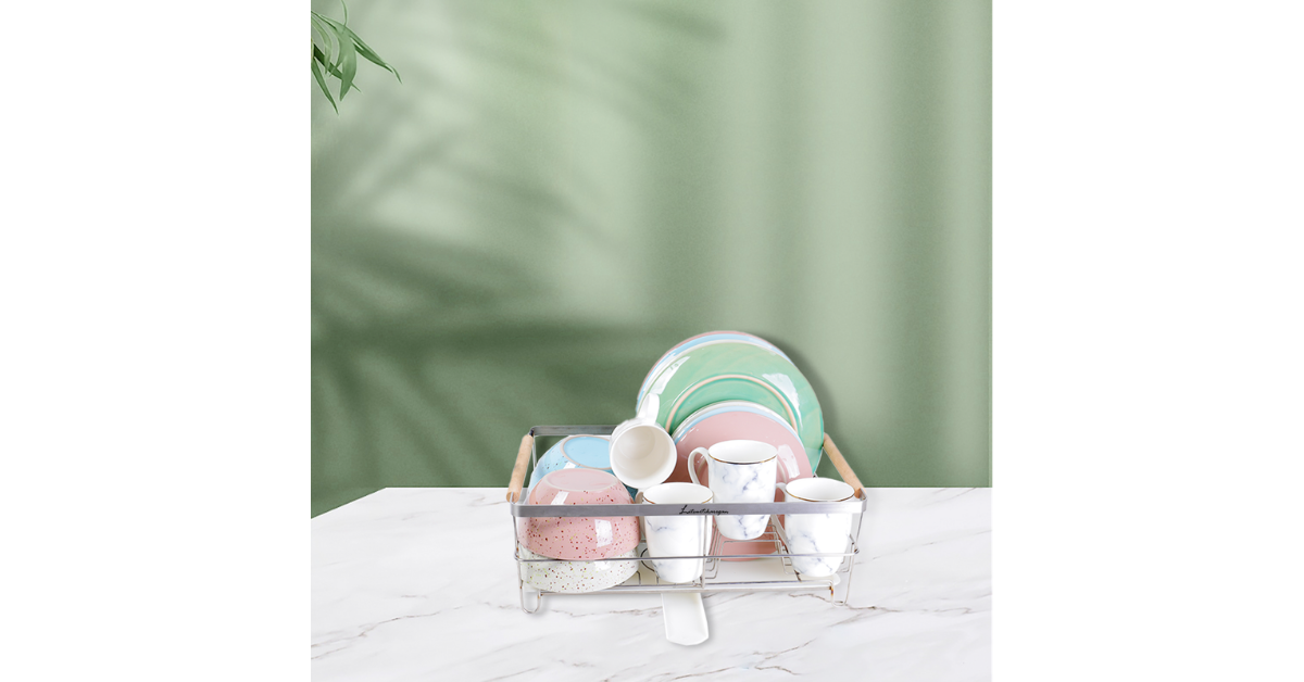 Countertop dish drainer with utensils holder