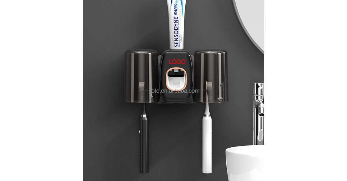 UV toothbrush holder with intelligent sensor