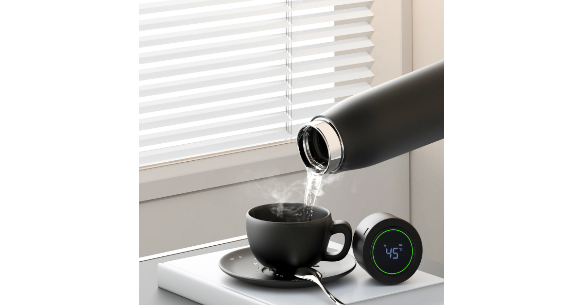 smart water bottle with uv self cleaning