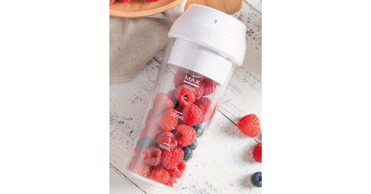 smoothie bottle blender with fresh fruit
