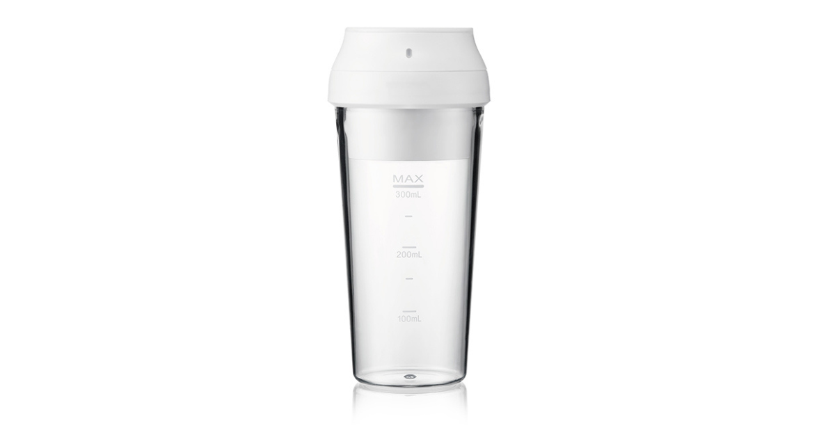 compact portable blender lifestyle image