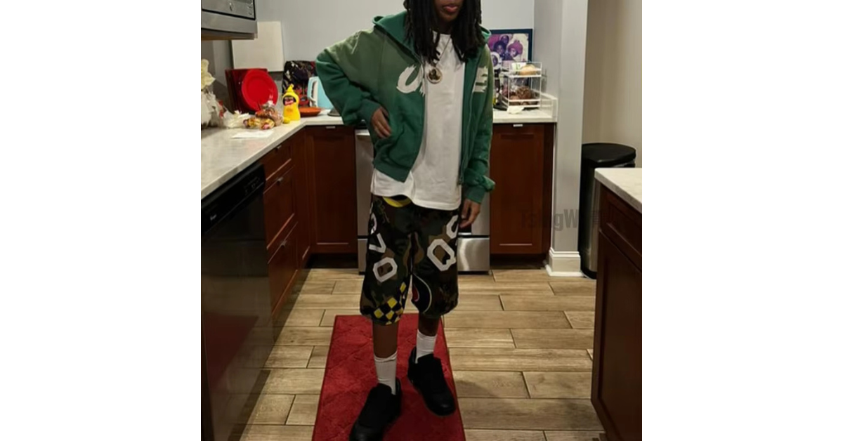 streetwear zip hoodie outfit
