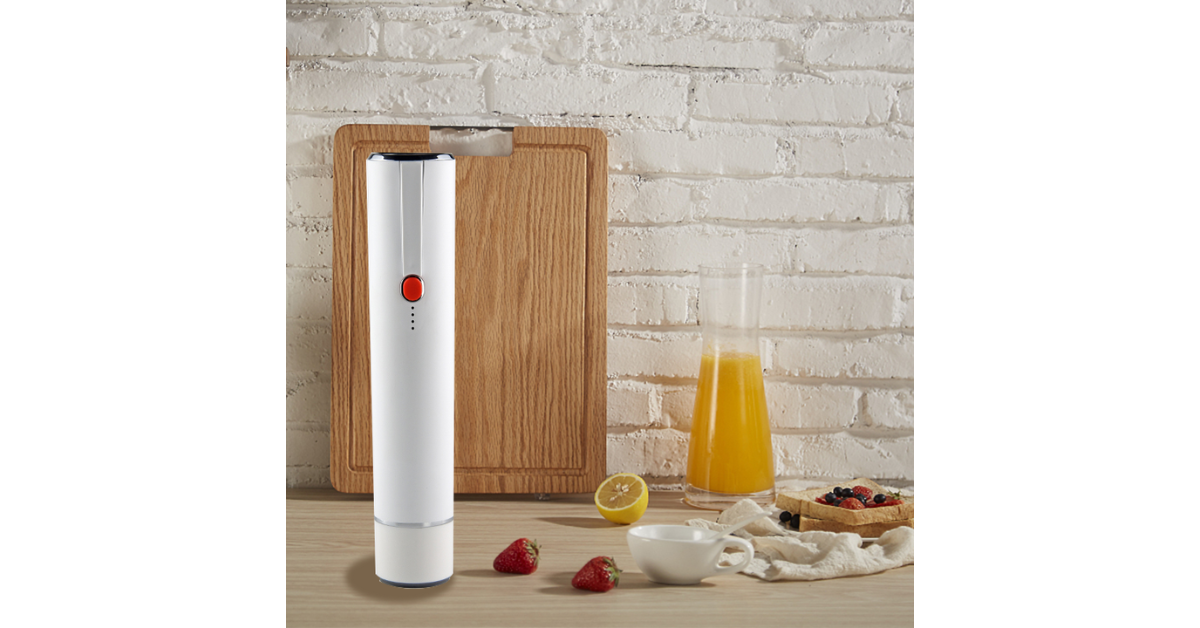 vacuum sealer sealing food storage bag